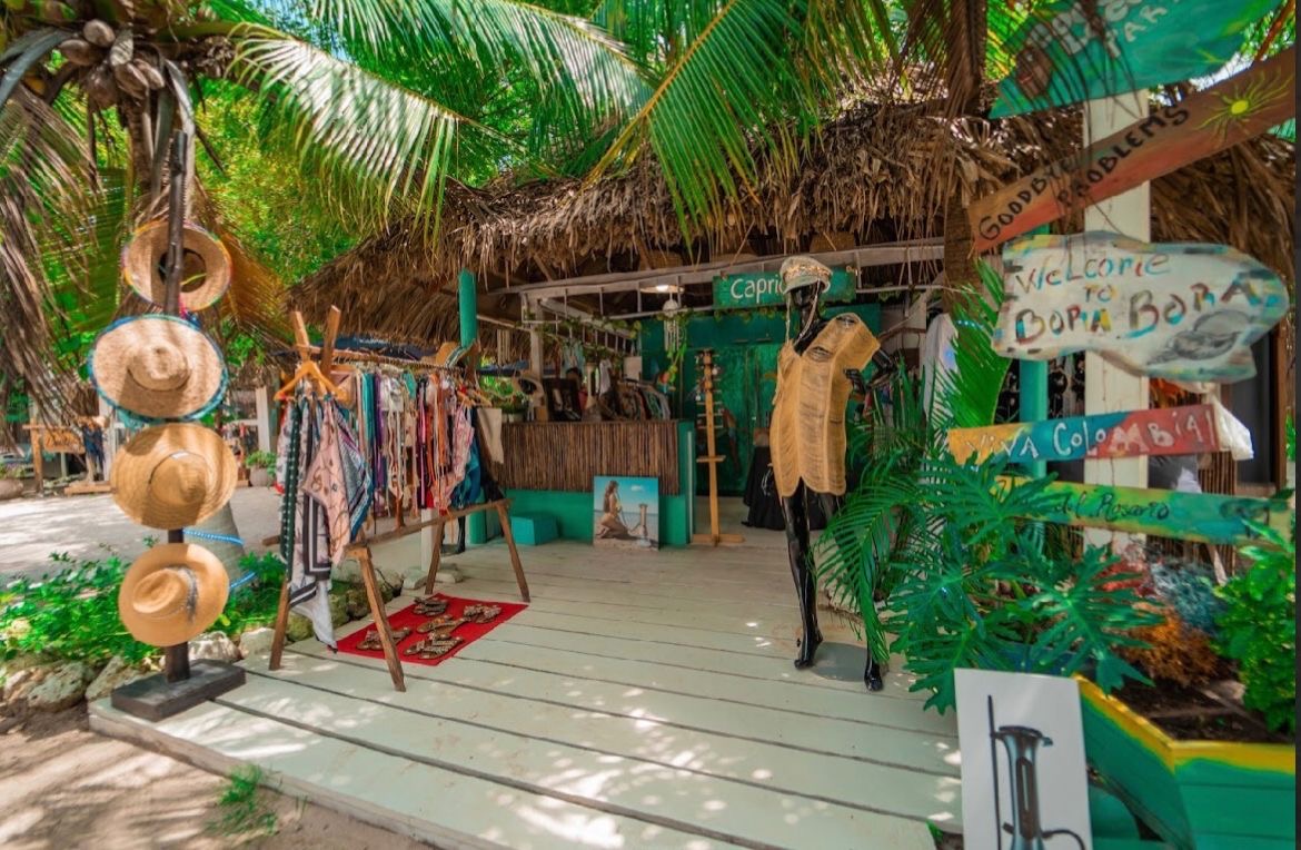 Tienda y entrada de Bora Bora Beach Club